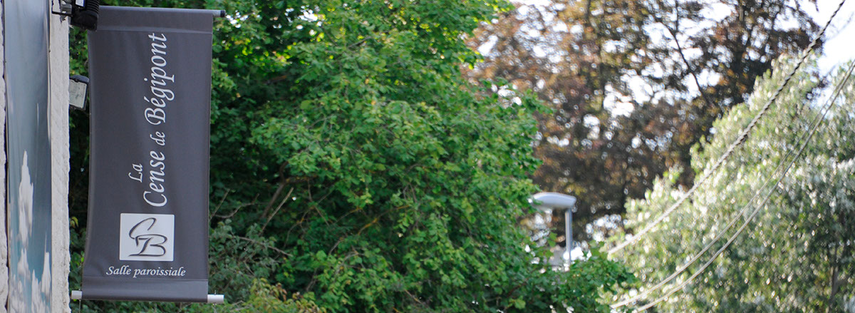 Vue sur l'immeuble Le Galion avec son parking et son accès