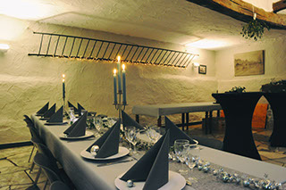 Vue sur l'immeuble Le Galion avec son parking et son accès